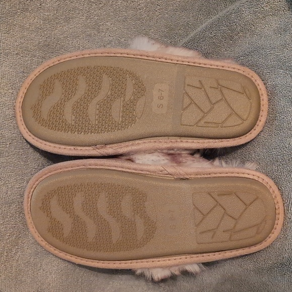 Jessica Simpson Memory Foam Plush Slippers NWT - Picture 2 of 2